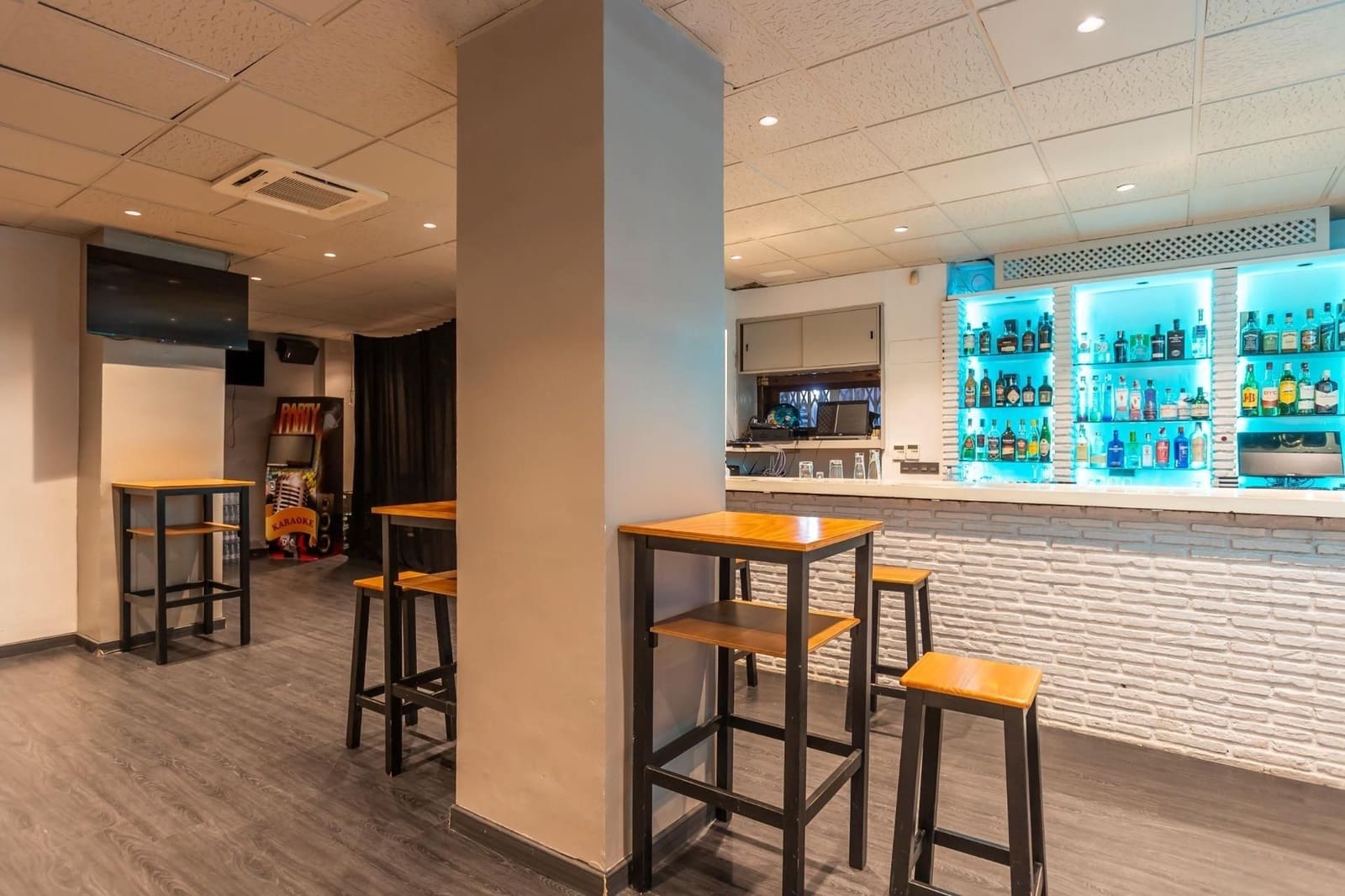 Commercial for sale in Almunecar - € 159,900 (Ref: 9534244)