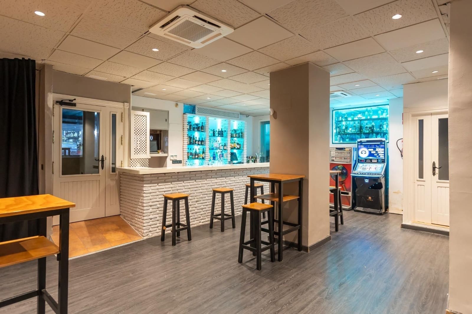 Commercial for sale in Almunecar - € 159,900 (Ref: 9534244)