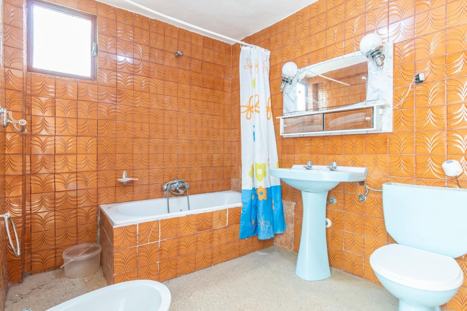 5 makuuhuone Omakotitalo myytävänä paikassa Durcal - 80 000 € (Ref: 9534246)