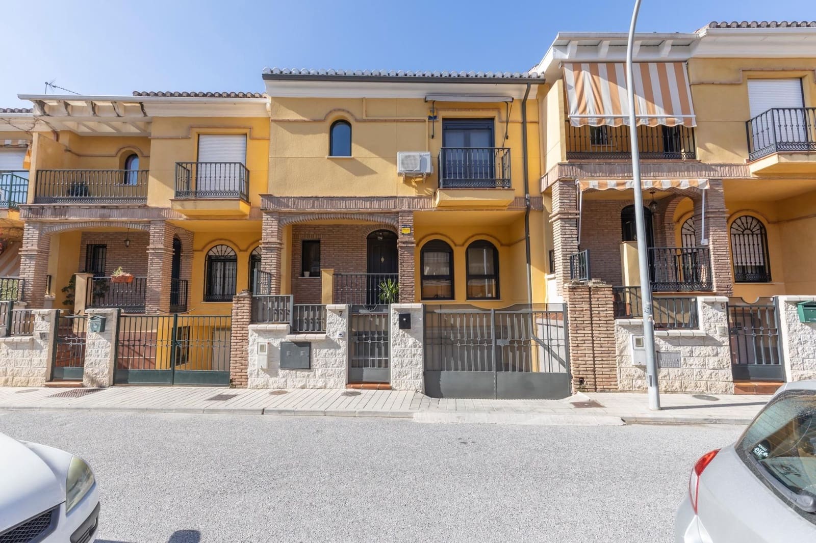 2 bedroom Townhouse for sale in Santa Fe with garage - € 265,000 (Ref: 9534247)