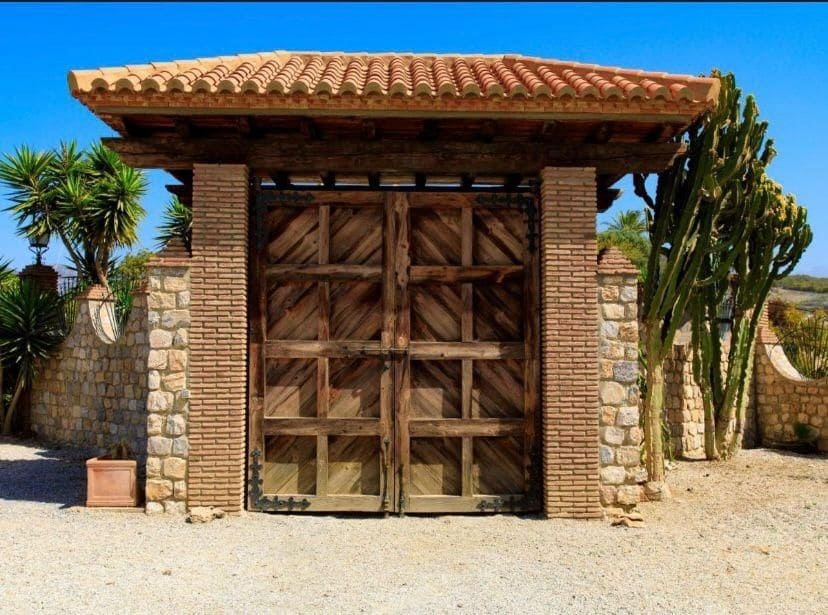 10 sypialnia Willa na sprzedaż w Motril z basenem garażem - 1 000 000 € (Ref: 9534252)