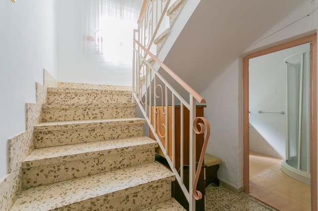 6 makuuhuone Omakotitalo myytävänä paikassa Jayena - 65 000 € (Ref: 9534257)