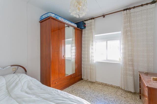 6 makuuhuone Omakotitalo myytävänä paikassa Jayena - 65 000 € (Ref: 9534257)