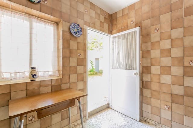 6 makuuhuone Omakotitalo myytävänä paikassa Jayena - 65 000 € (Ref: 9534257)