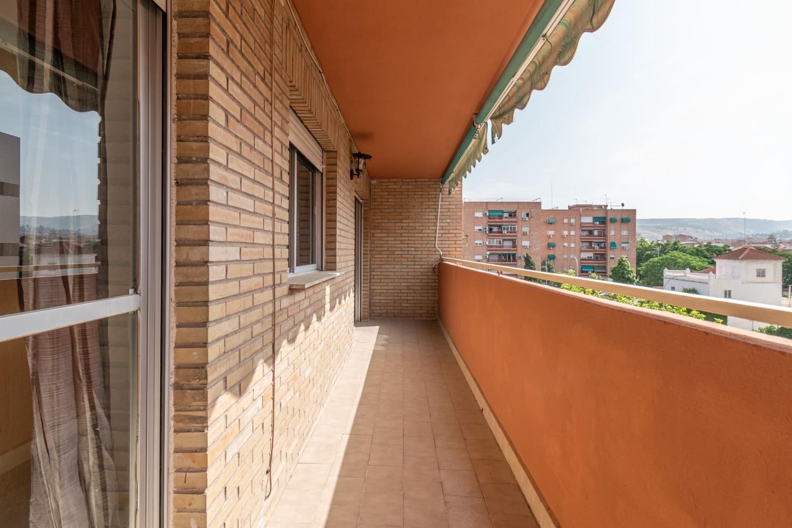 2 soveværelse Lejlighed til salg i Granada by med garage - € 235.000 (Ref: 9534262)