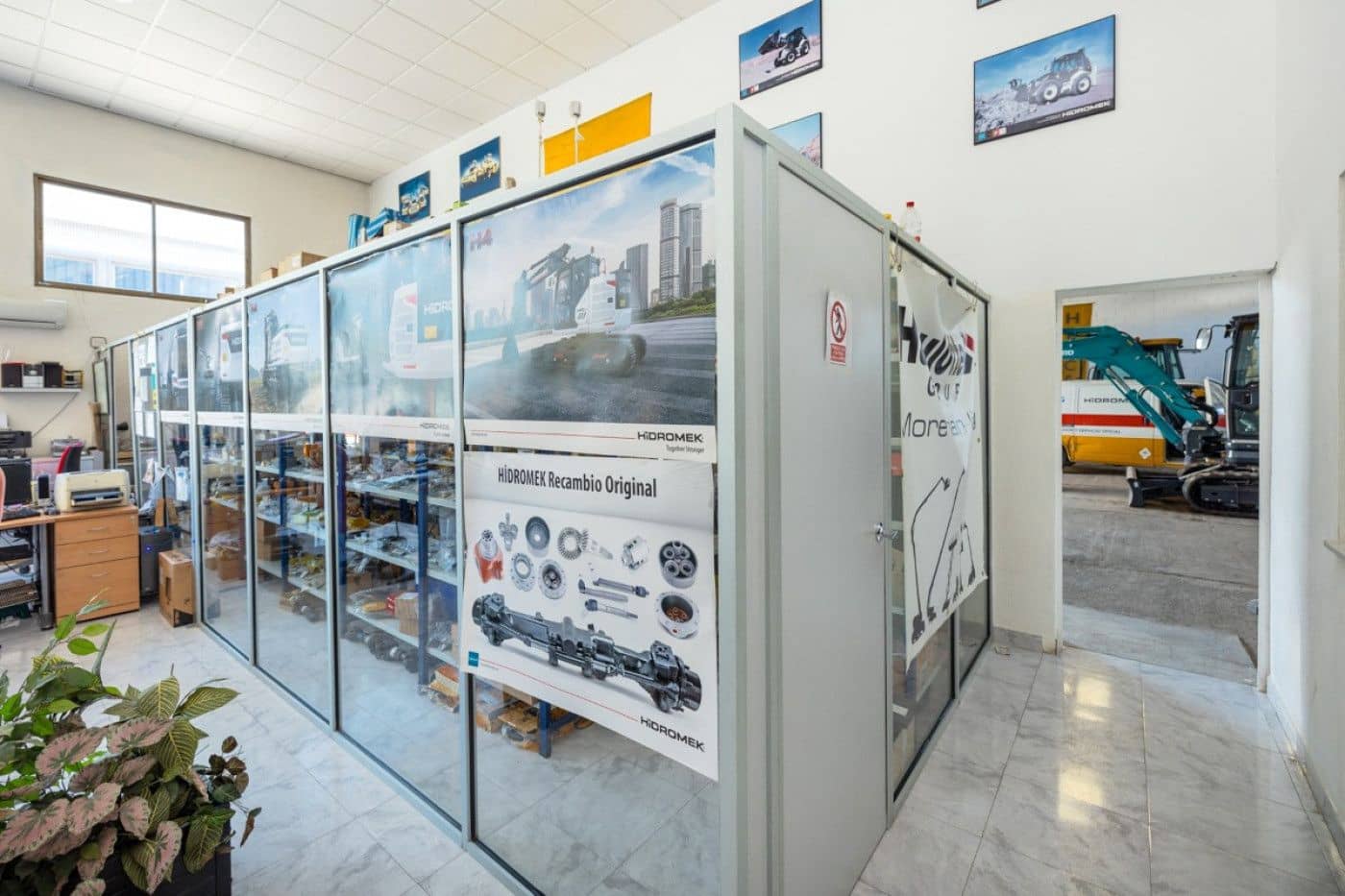 Kommersiell til salgs i Granada by - € 1 500 000 (Ref: 9534264)