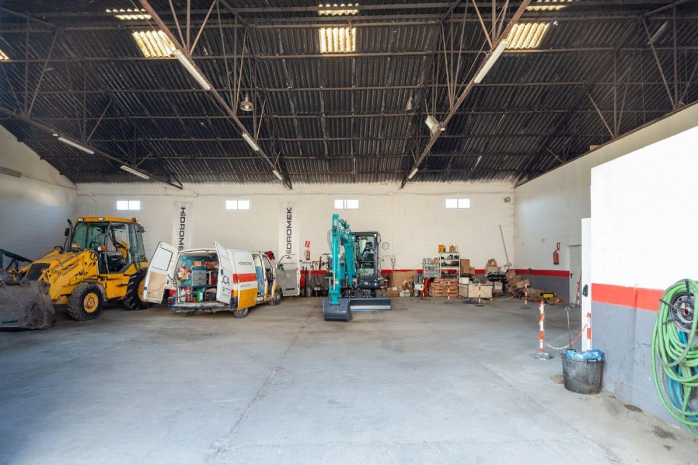 Kommersiell til salgs i Granada by - € 1 500 000 (Ref: 9534264)