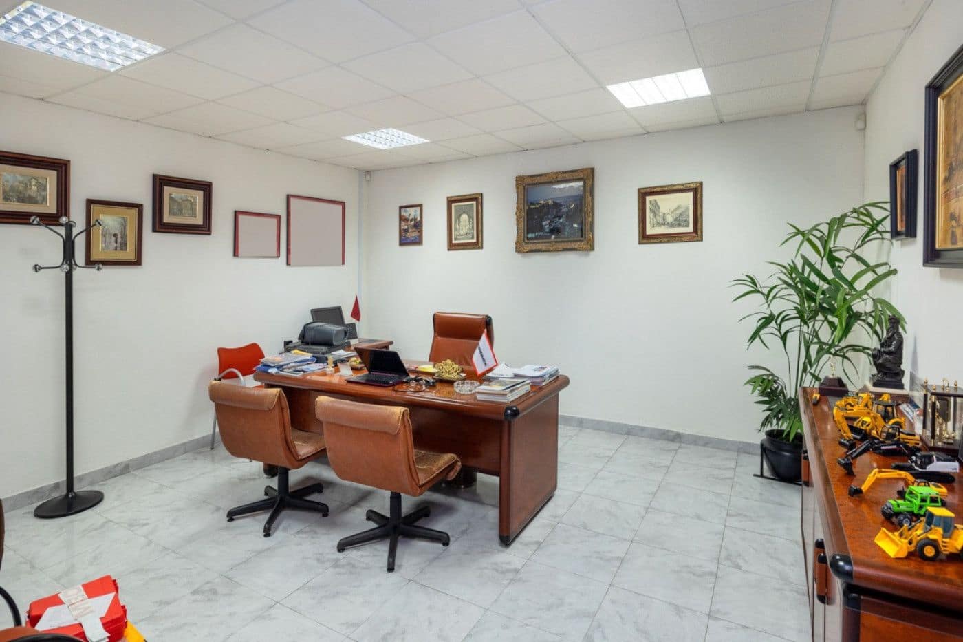 Kommersiell til salgs i Granada by - € 1 500 000 (Ref: 9534264)