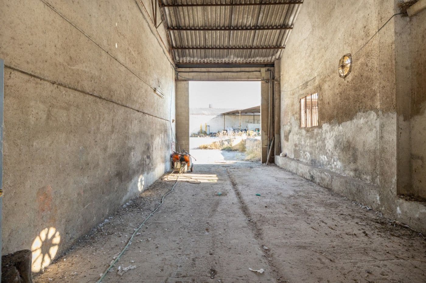 Kommersiell til salgs i Granada by - € 1 500 000 (Ref: 9534264)