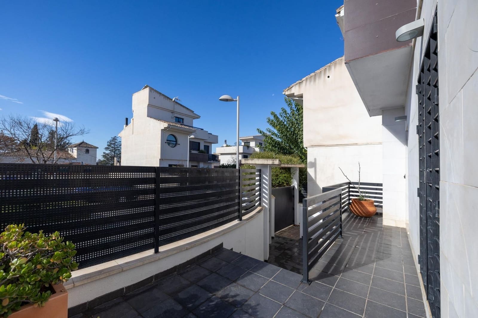 4 soveværelse Semi-Rækkehus til salg i Huetor Vega med swimmingpool garage - € 458.000 (Ref: 9534266)