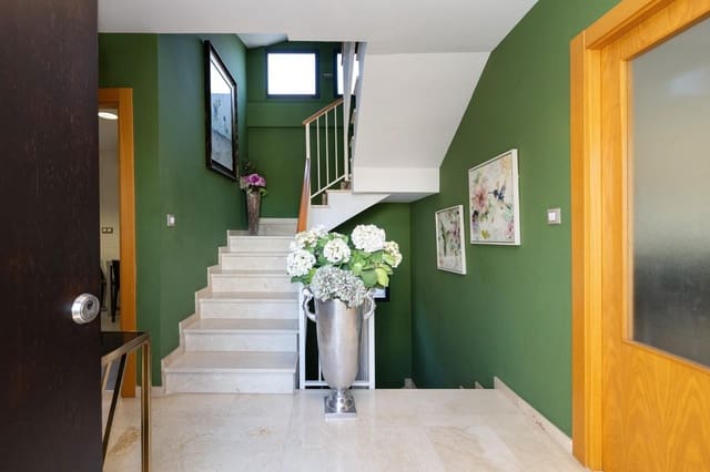 4 soveværelse Semi-Rækkehus til salg i Huétor Vega med swimmingpool garage - € 458.000 (Ref: 9534266)