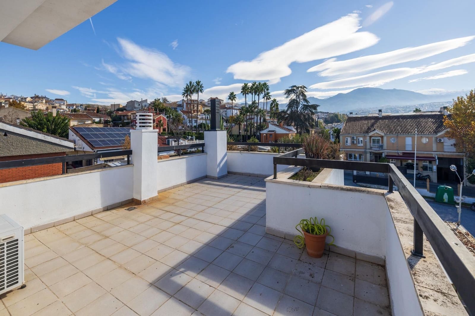 4 soveværelse Semi-Rækkehus til salg i Huetor Vega med swimmingpool garage - € 458.000 (Ref: 9534266)