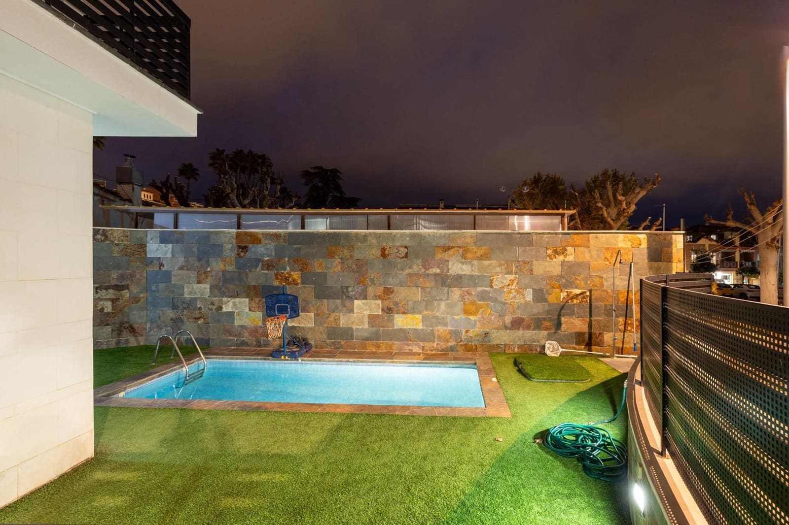 4 soveværelse Semi-Rækkehus til salg i Huetor Vega med swimmingpool garage - € 458.000 (Ref: 9534266)