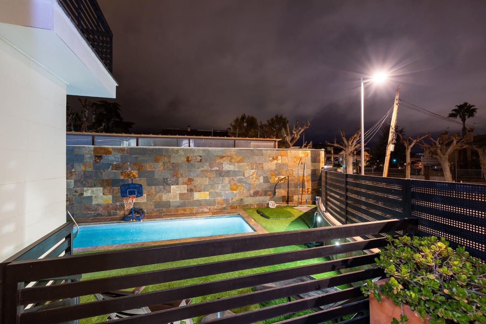 4 soveværelse Semi-Rækkehus til salg i Huetor Vega med swimmingpool garage - € 458.000 (Ref: 9534266)