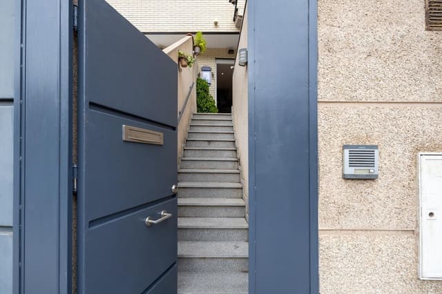 4 makuuhuone Omakotitalo myytävänä paikassa Carretera de la Sierra, Granada kaupunki mukana 
autotalli - 550 000 € (Ref: 9534267)