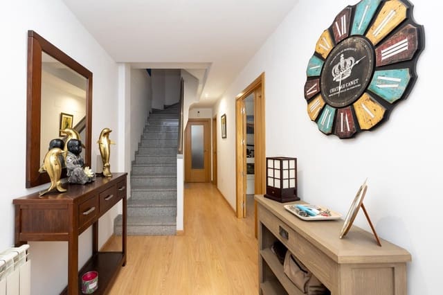 4 makuuhuone Omakotitalo myytävänä paikassa Carretera de la Sierra, Granada kaupunki mukana 
autotalli - 550 000 € (Ref: 9534267)