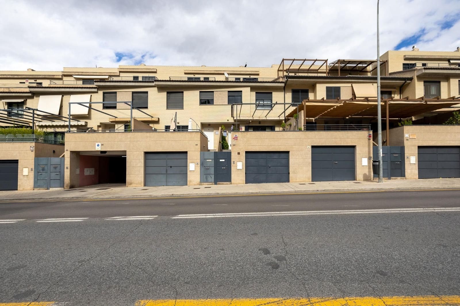 4 makuuhuone Omakotitalo myytävänä paikassa Granada kaupunki mukana 
autotalli - 550 000 € (Ref: 9534267)