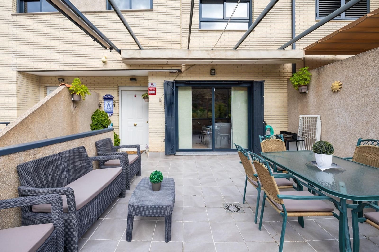 4 makuuhuone Omakotitalo myytävänä paikassa Granada kaupunki mukana 
autotalli - 550 000 € (Ref: 9534267)