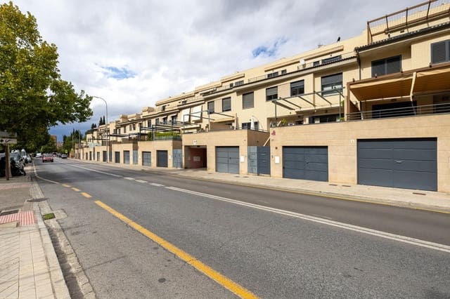 4 makuuhuone Omakotitalo myytävänä paikassa Carretera de la Sierra, Granada kaupunki mukana 
autotalli - 550 000 € (Ref: 9534267)