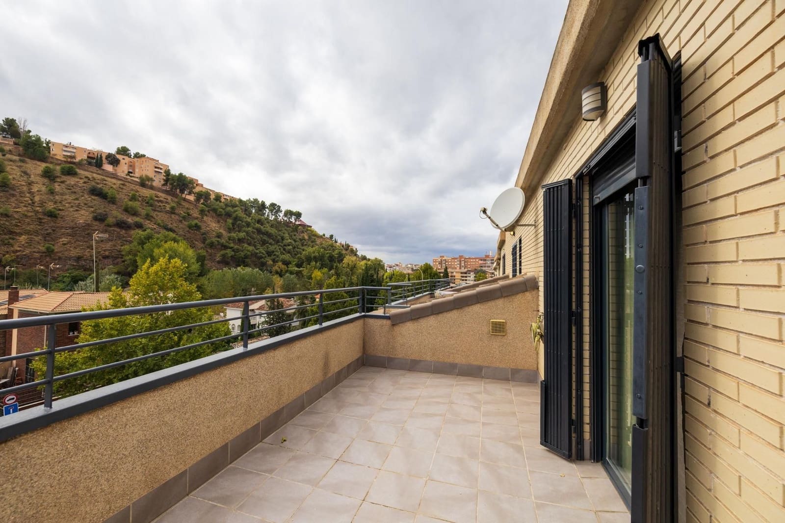 4 makuuhuone Omakotitalo myytävänä paikassa Granada kaupunki mukana 
autotalli - 550 000 € (Ref: 9534267)