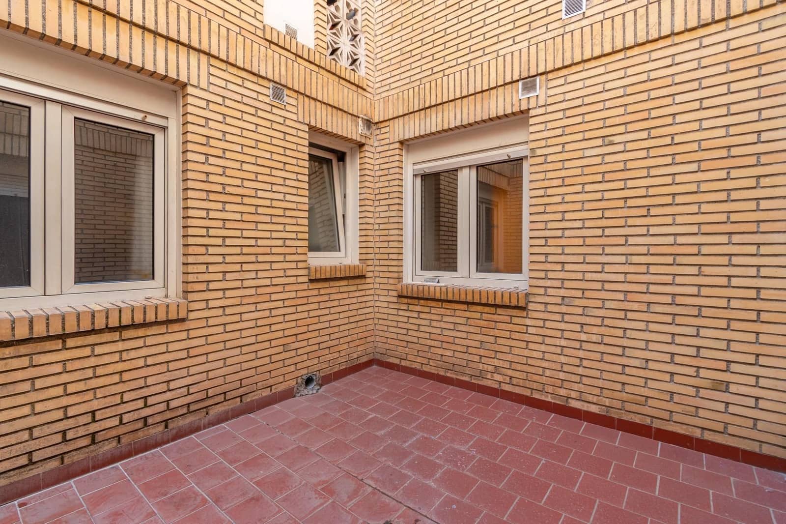 6 slaapkamer Flat te koop in Armilla met garage - € 254.900 (Ref: 9534273)