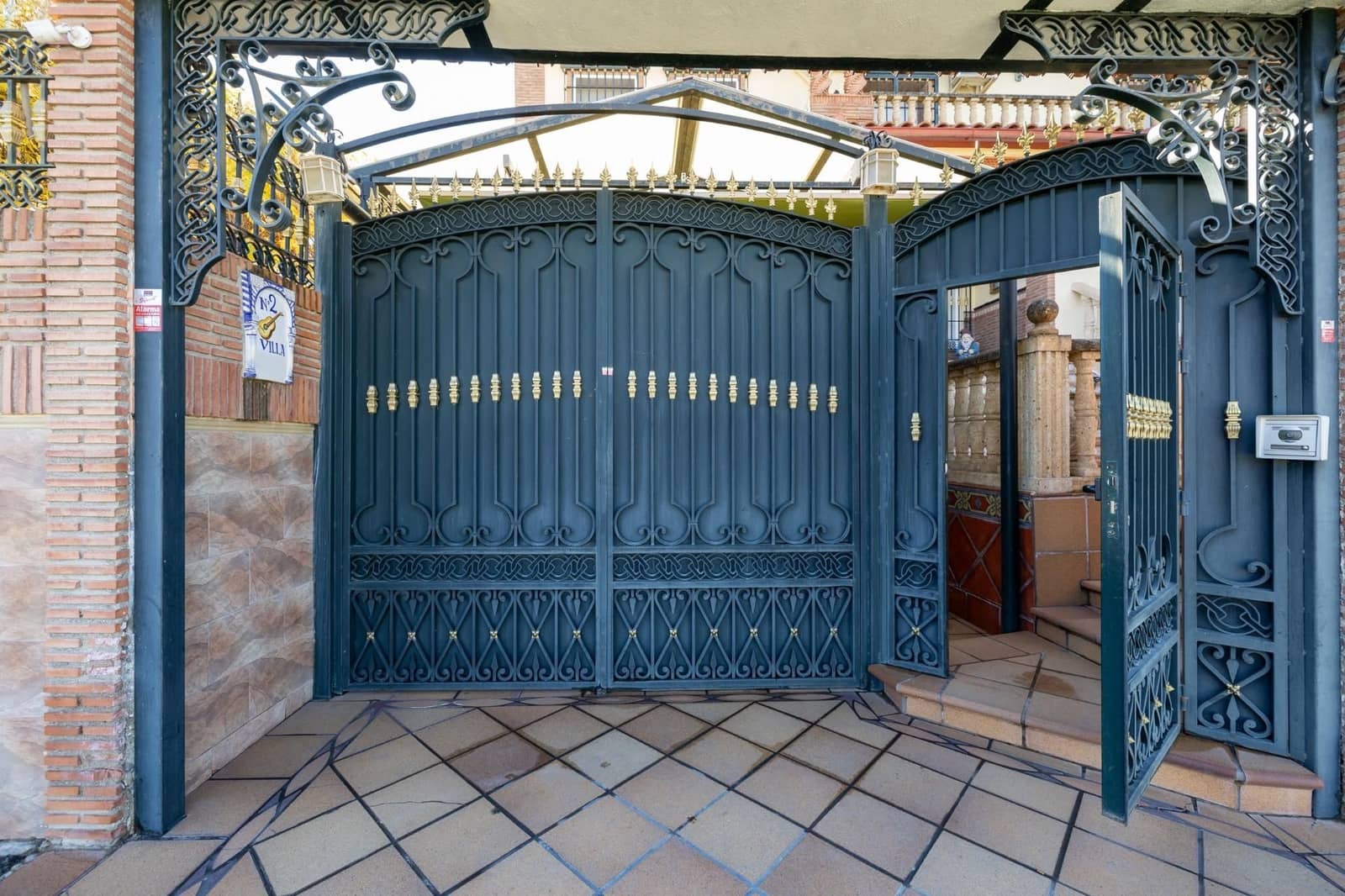 Chalet de 7 habitaciones en Ogíjares en venta con piscina garaje - 995.000 € (Ref: 9534275)