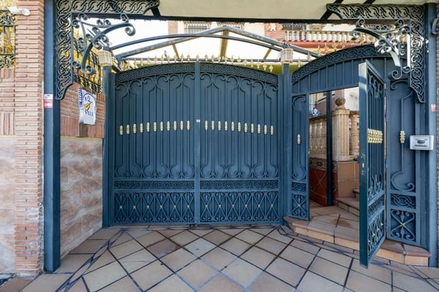 Chalet de 7 habitaciones en Ogíjares en venta con piscina garaje - 995.000 € (Ref: 9534275)