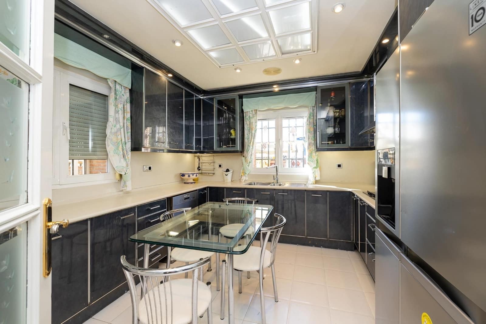 Chalet de 7 habitaciones en Ogíjares en venta con piscina garaje - 995.000 € (Ref: 9534275)