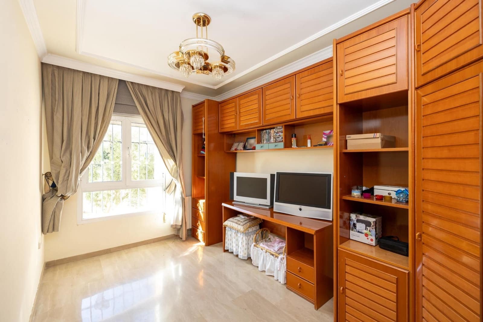 Chalet de 7 habitaciones en Ogíjares en venta con piscina garaje - 995.000 € (Ref: 9534275)