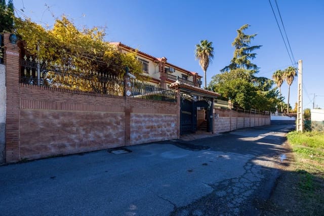 Chalet de 7 habitaciones en Ogíjares en venta con piscina garaje - 995.000 € (Ref: 9534275)