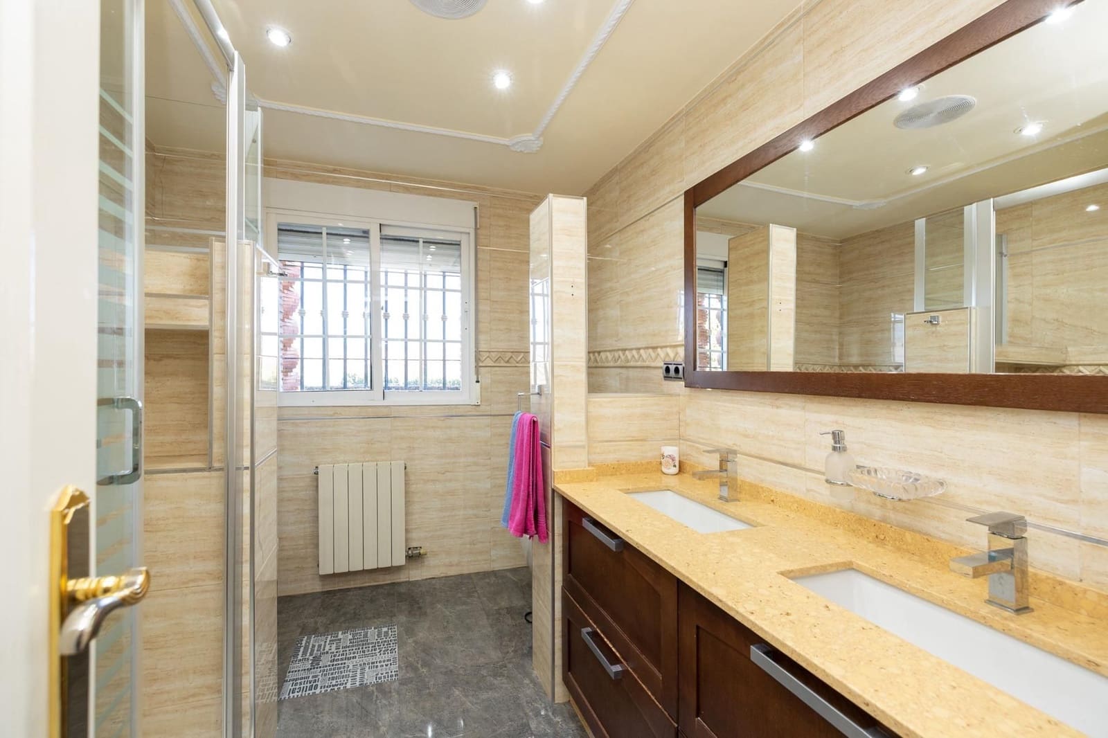 Chalet de 7 habitaciones en Ogíjares en venta con piscina garaje - 995.000 € (Ref: 9534275)