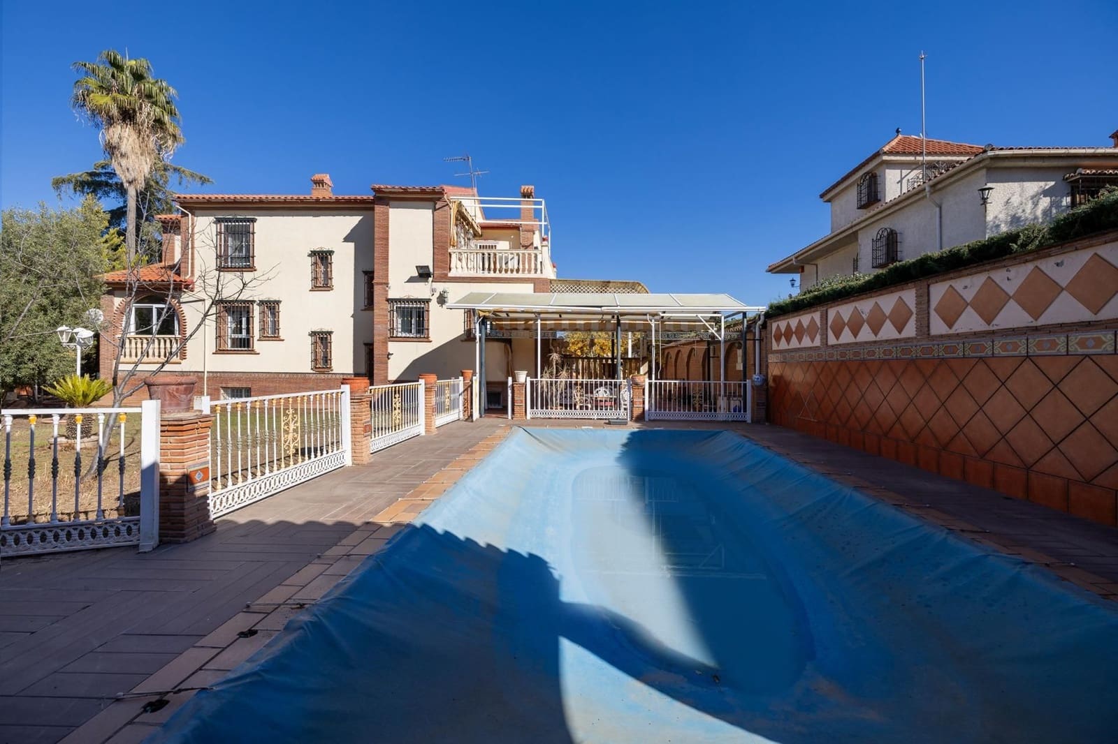 Chalet de 7 habitaciones en Ogíjares en venta con piscina garaje - 995.000 € (Ref: 9534275)