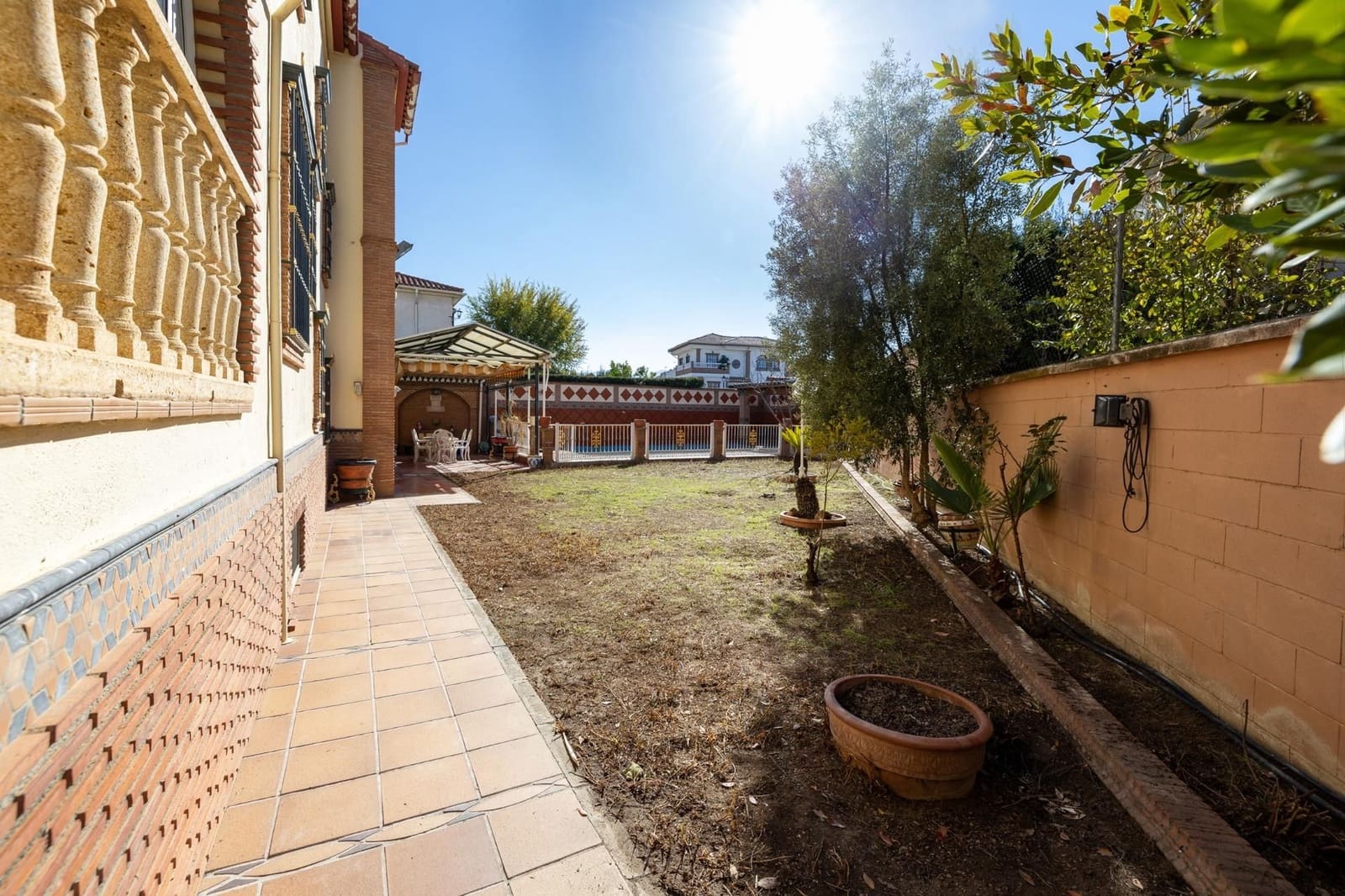 Chalet de 7 habitaciones en Ogíjares en venta con piscina garaje - 995.000 € (Ref: 9534275)