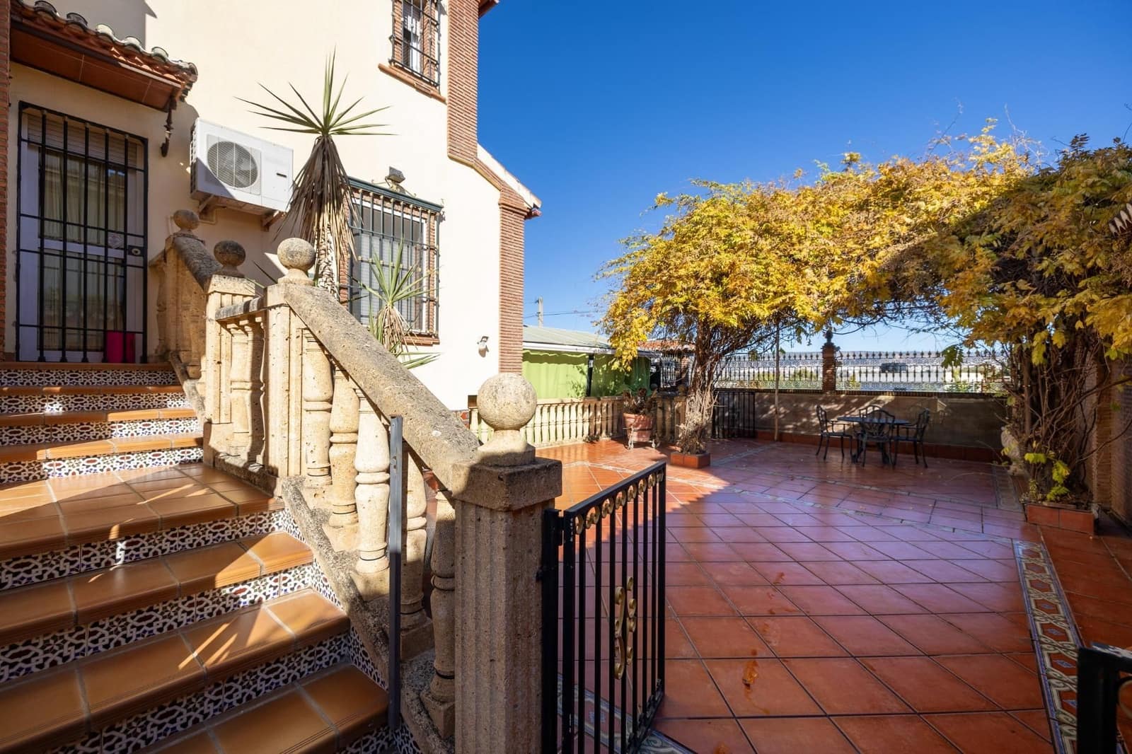 Chalet de 7 habitaciones en Ogíjares en venta con piscina garaje - 995.000 € (Ref: 9534275)