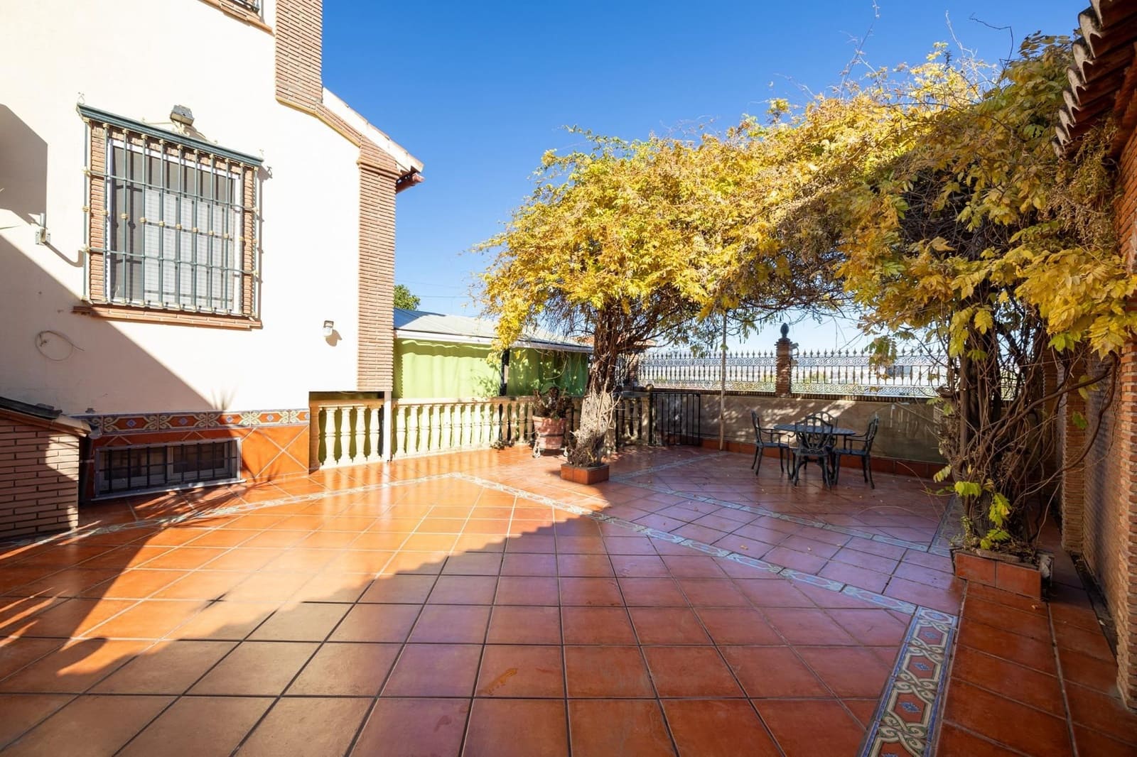 Chalet de 7 habitaciones en Ogíjares en venta con piscina garaje - 995.000 € (Ref: 9534275)