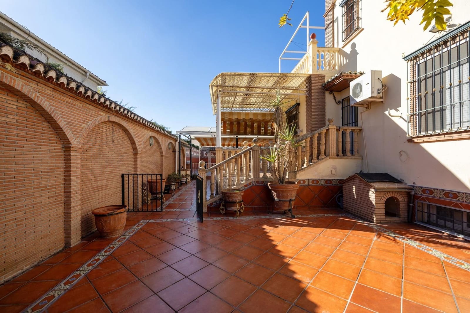 Chalet de 7 habitaciones en Ogíjares en venta con piscina garaje - 995.000 € (Ref: 9534275)