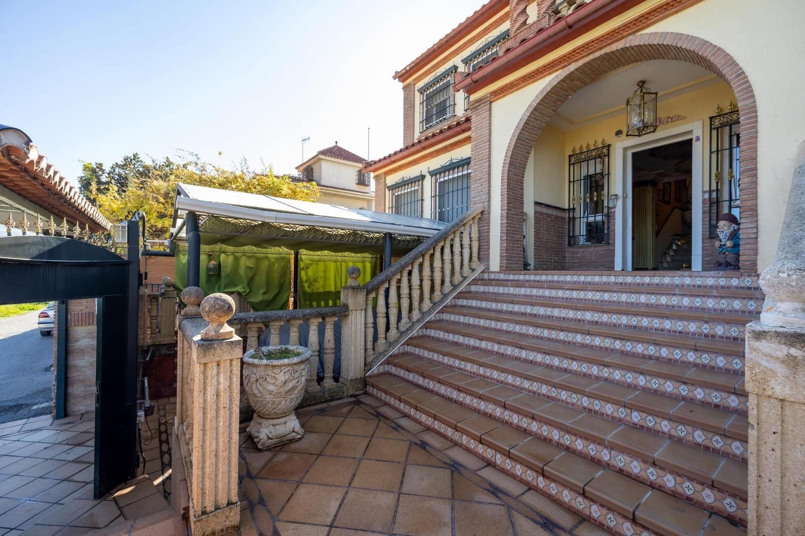 Chalet de 7 habitaciones en Ogíjares en venta con piscina garaje - 995.000 € (Ref: 9534275)