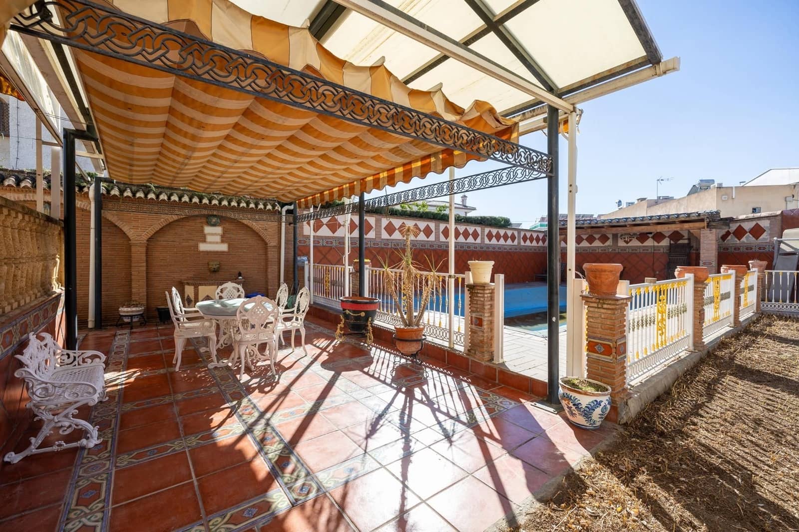 Chalet de 7 habitaciones en Ogíjares en venta con piscina garaje - 995.000 € (Ref: 9534275)