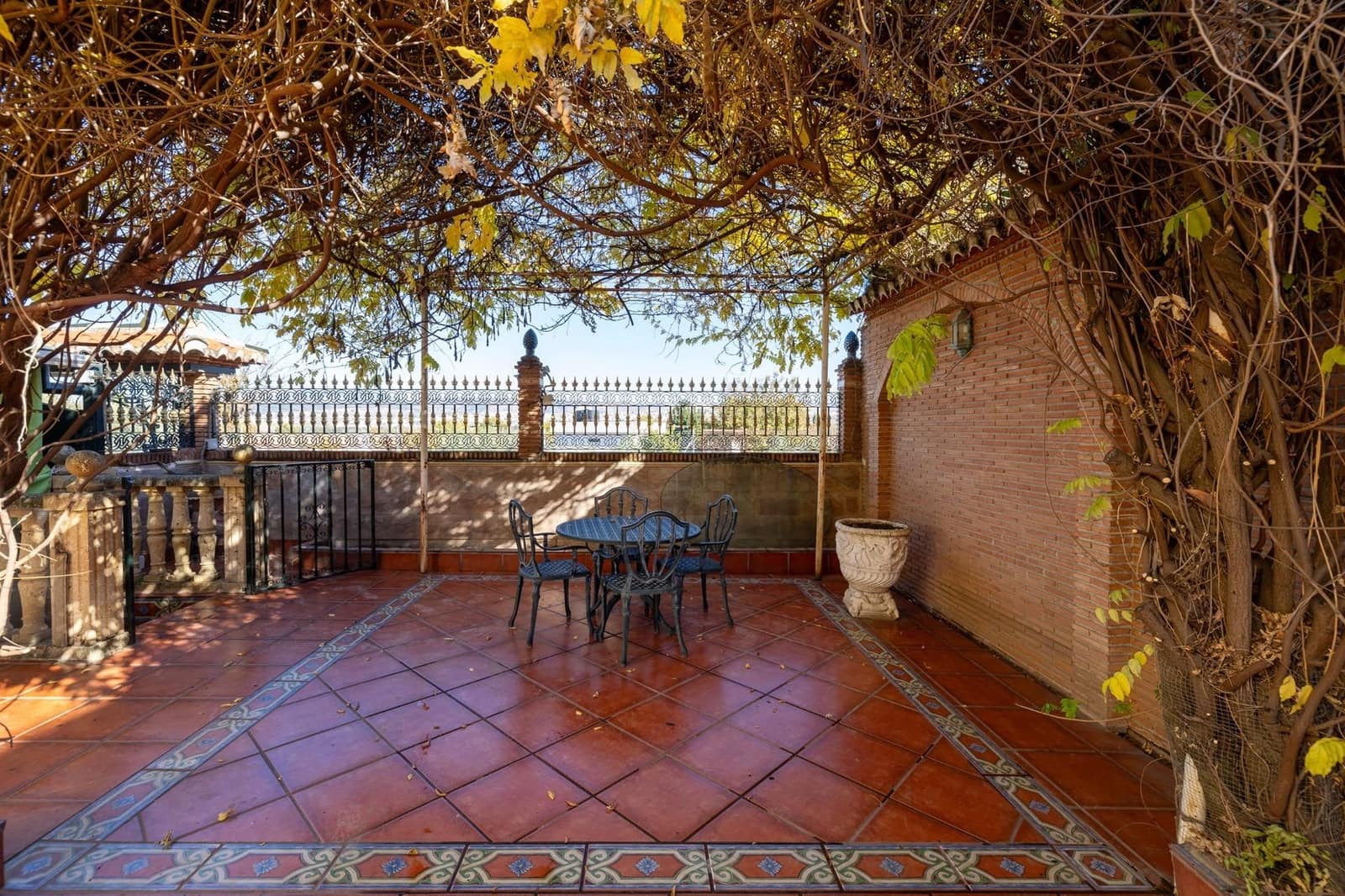 Chalet de 7 habitaciones en Ogíjares en venta con piscina garaje - 995.000 € (Ref: 9534275)