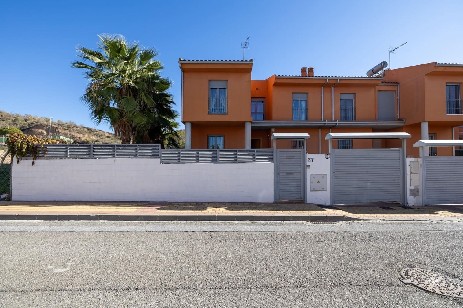 4 bedroom Villa for sale in Jun with garage - € 290,000 (Ref: 9534277)