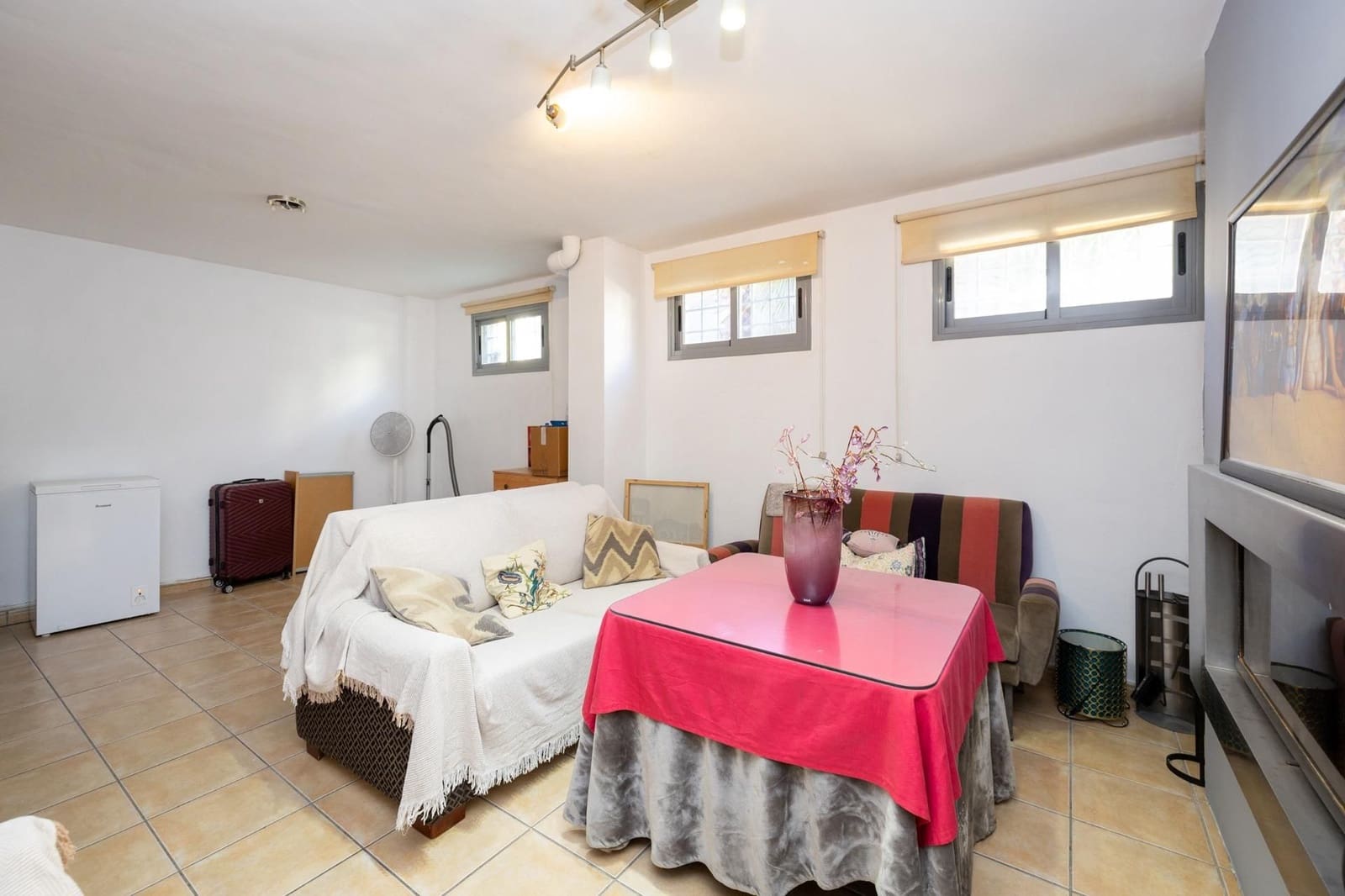 4 bedroom Villa for sale in Jun with garage - € 290,000 (Ref: 9534277)