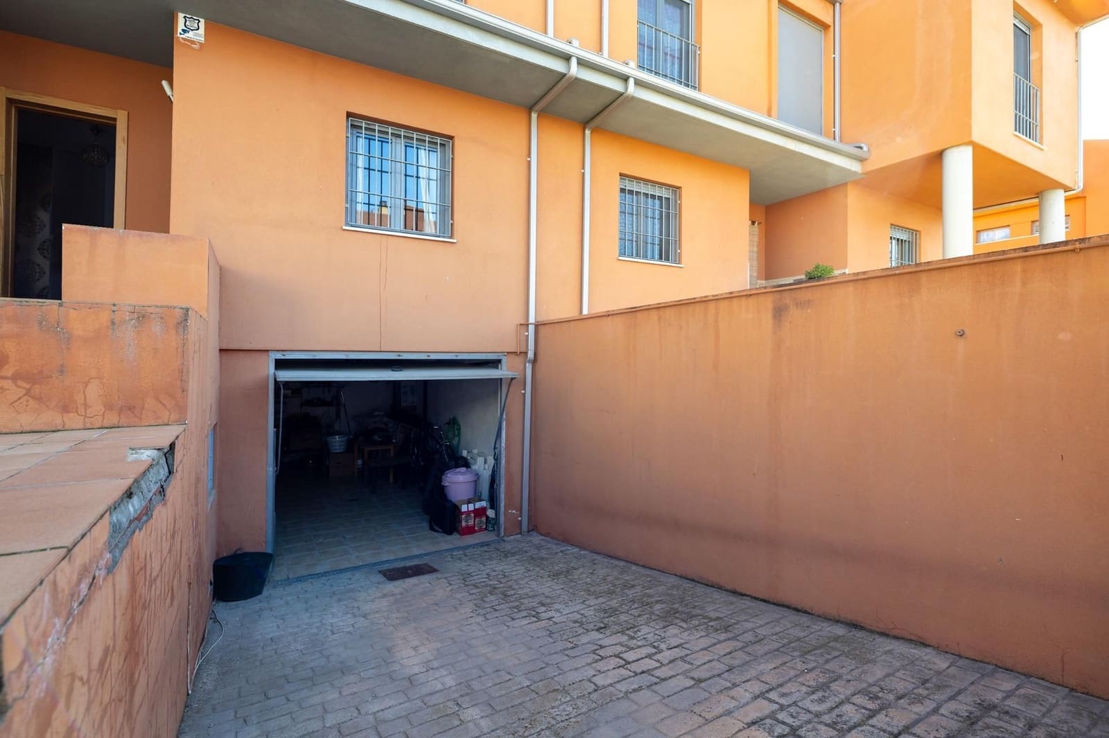 4 bedroom Villa for sale in Jun with garage - € 290,000 (Ref: 9534277)