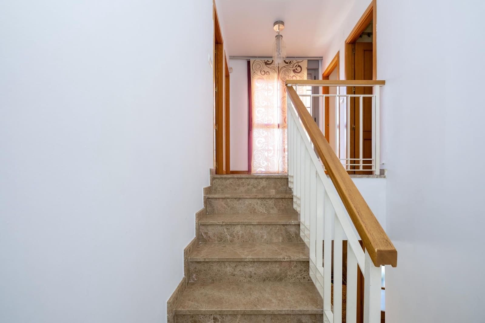 4 bedroom Villa for sale in Jun with garage - € 290,000 (Ref: 9534277)