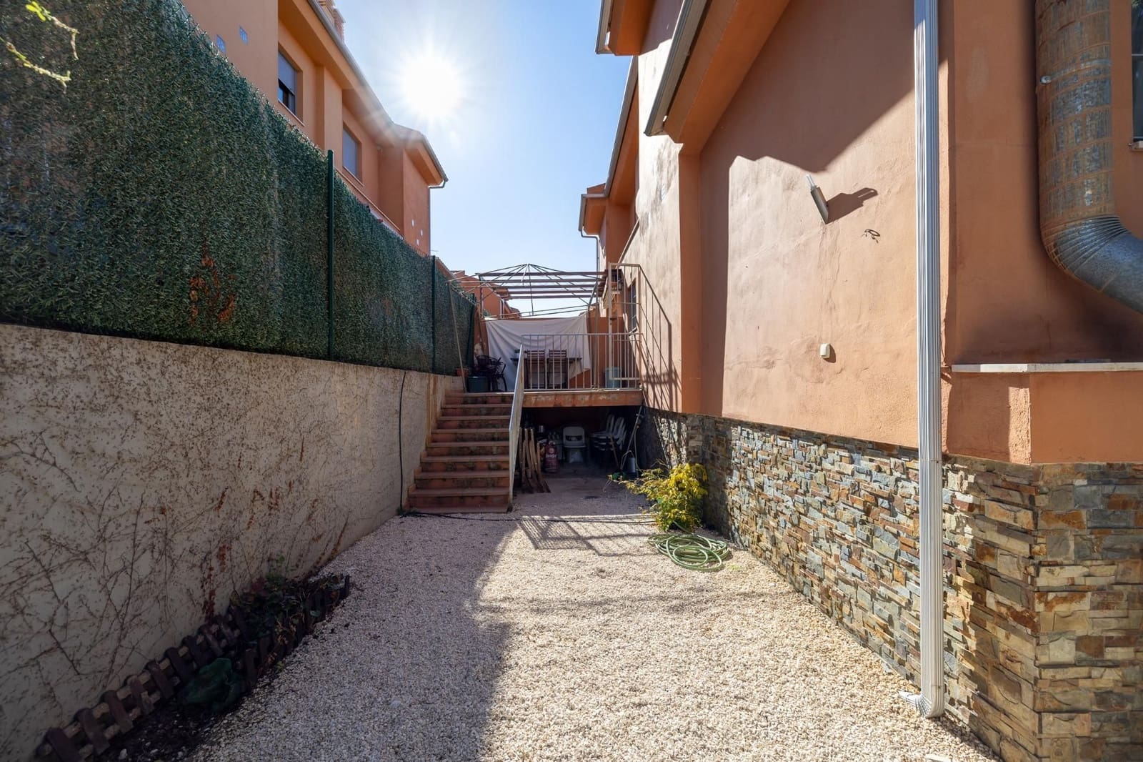 4 bedroom Villa for sale in Jun with garage - € 290,000 (Ref: 9534277)