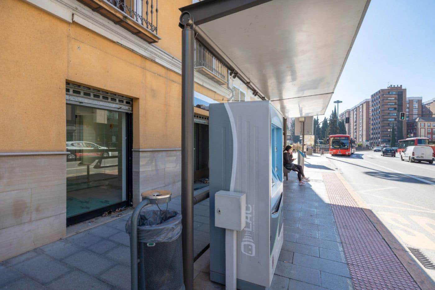 Local Comercial en Granada ciudad en venta - 375.000 € (Ref: 9534280)