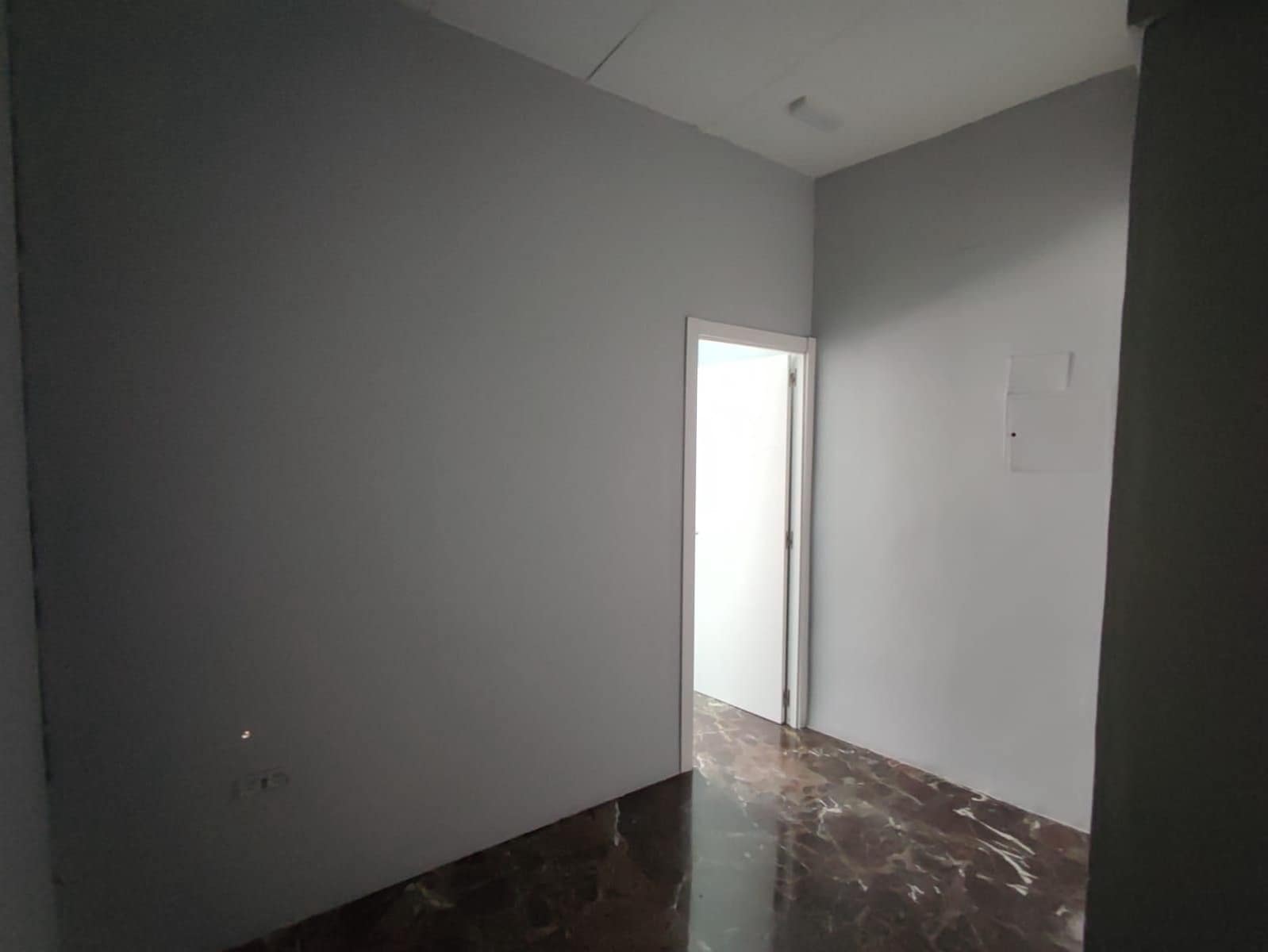 Commercieel te huur in Granada stad - € 900 (Ref: 9534286)