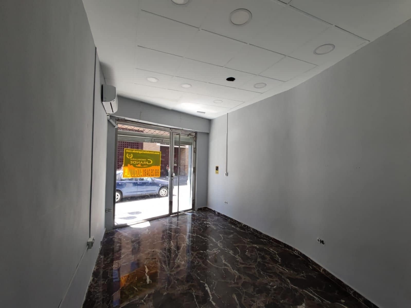 Commercieel te huur in Granada stad - € 900 (Ref: 9534286)