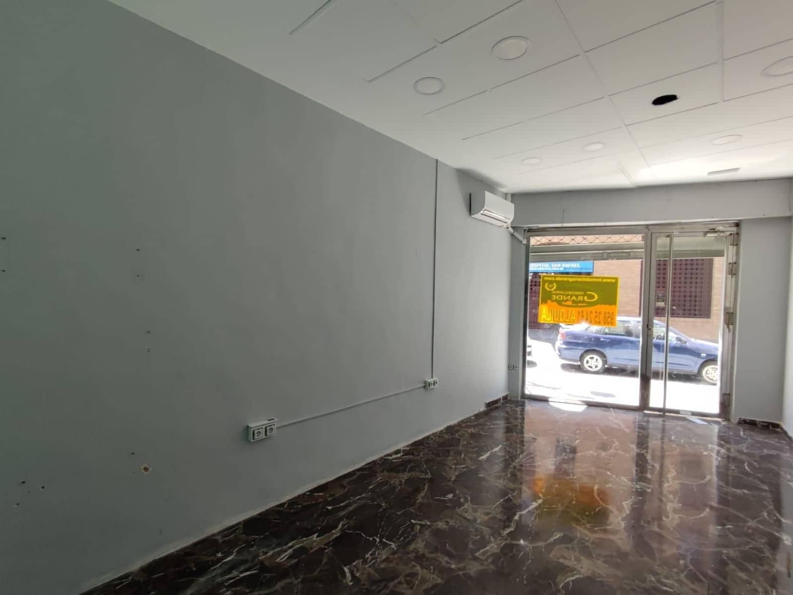 Commercieel te huur in Granada stad - € 900 (Ref: 9534286)