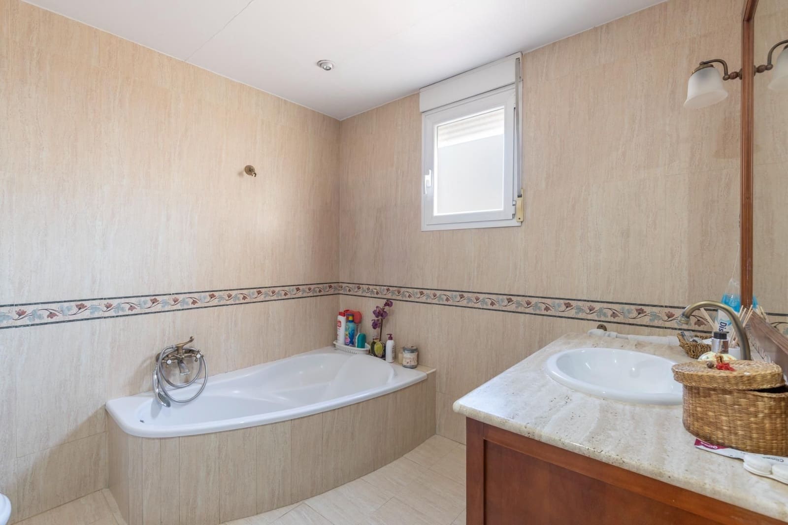 4 bedroom Townhouse for sale in Santa Fe with garage - € 250,000 (Ref: 9534290)