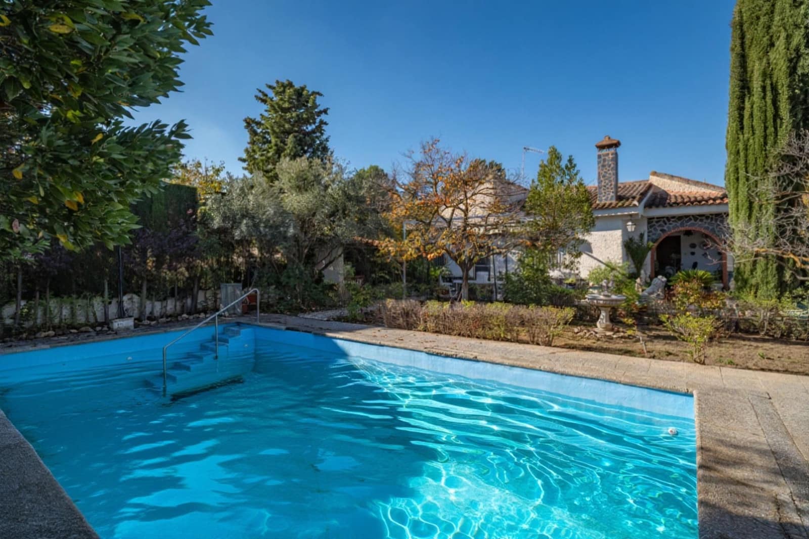 3 soveværelse Villa til salg i Otura med swimmingpool garage - € 325.000 (Ref: 9534291)